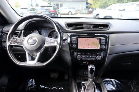 Used 2019 Nissan Rogue SV w/ Sun & Sound Touring Package image 17
