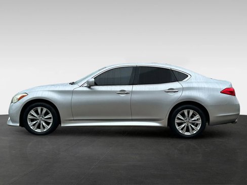 Used 2011 INFINITI M56 x image 4