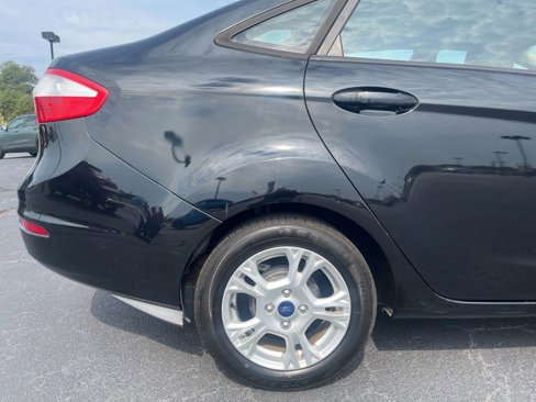Used 2016 Ford Fiesta SE image 4