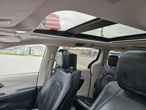 Used 2017 Chrysler Pacifica Limited w/ UConnect Theater Package image 11