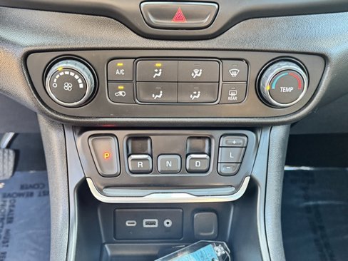 Used 2020 GMC Terrain SLE image 26