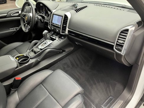 Used 2015 Porsche Cayenne S image 39