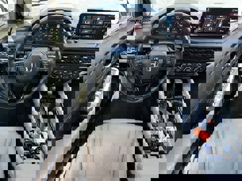 Used 2023 Honda Accord EX-L image 10
