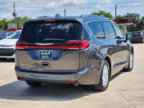 Used 2021 Chrysler Pacifica Touring-L w/ Uconnect Theater Family Group image 4