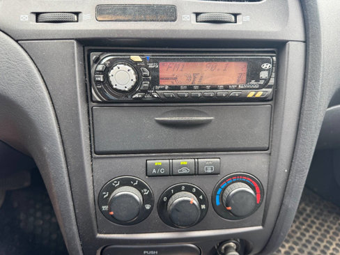 Used 2004 Hyundai Elantra GT image 11