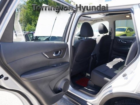 Used 2019 Nissan Rogue SV w/ Sun & Sound Touring Package image 14