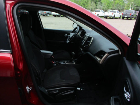 Used 2015 Jeep Cherokee Latitude w/ Comfort/Convenience Group image 26