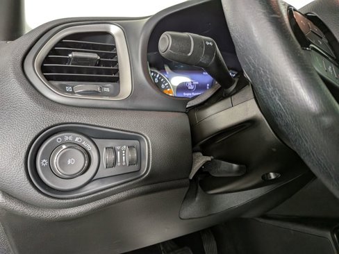 Used 2021 Jeep Renegade Latitude w/ Convenience Group image 23
