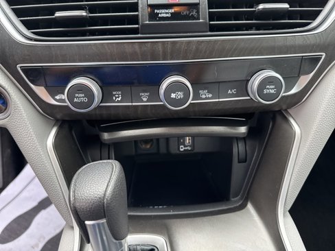Used 2019 Honda Accord EX image 11