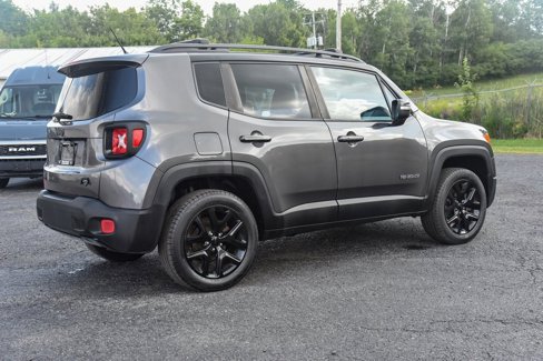 Used 2016 Jeep Renegade Latitude image 3