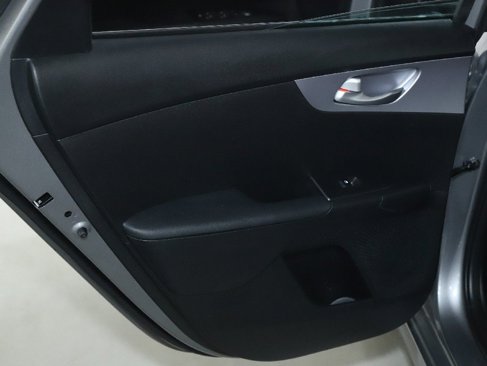 Used 2024 Kia Forte LXS image 13