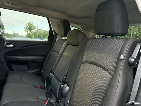Used 2020 Dodge Journey SE image 28