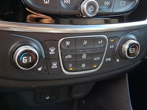 Used 2022 Chevrolet Traverse LT image 18