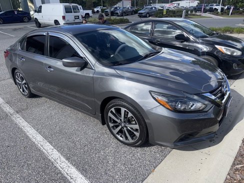 Used 2017 Nissan Altima 2.5 SR image 2