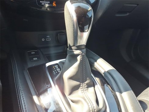 Used 2019 Nissan Rogue SL image 21