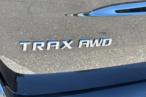 Used 2022 Chevrolet Trax LT w/ Midnight Edition image 11