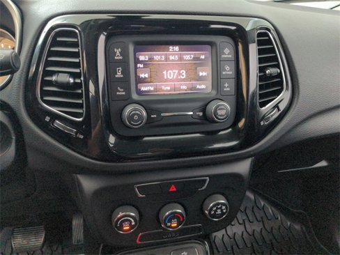 Used 2018 Jeep Compass Latitude image 31