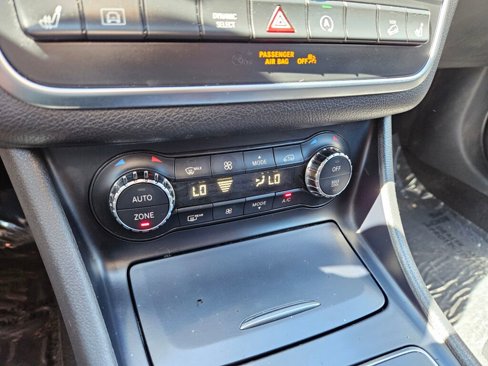Used 2017 Mercedes-Benz GLA 250 4MATIC image 7