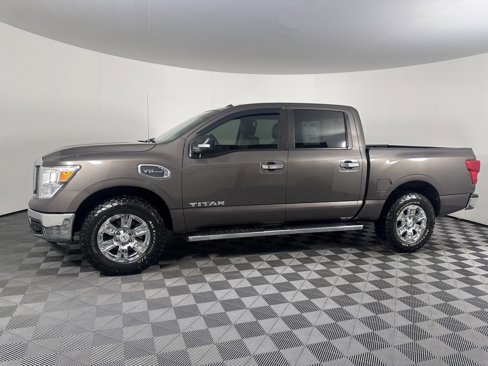 Used 2017 Nissan Titan SV image 8