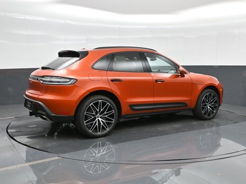 Certified 2025 Porsche Macan image 7