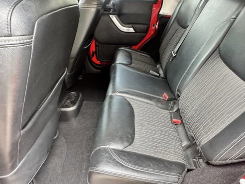Used 2015 Jeep Wrangler Unlimited Sport image 7