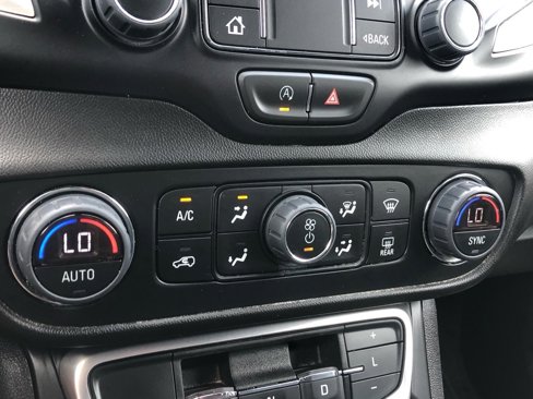 Used 2024 GMC Terrain SLT image 23