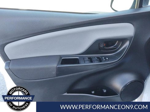 Used 2017 Toyota Yaris L image 9