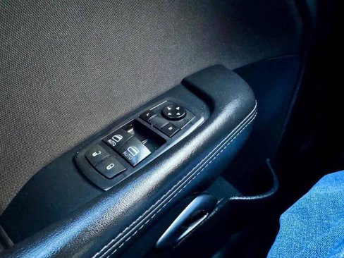 Used 2019 Dodge Challenger SXT image 17