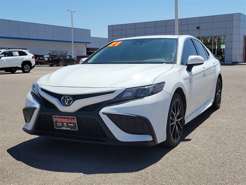 Used 2021 Toyota Camry SE image 4