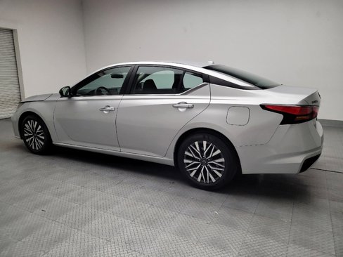 Used 2024 Nissan Altima 2.5 SV image 3