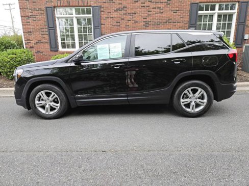 Used 2024 GMC Terrain SLE image 2