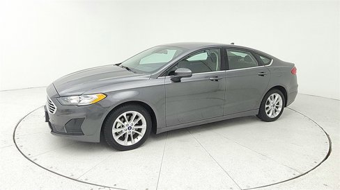 Used 2019 Ford Fusion SE image 2