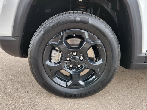 Used 2024 Jeep Compass Trailhawk image 19