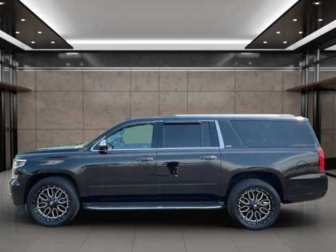 Used 2016 Chevrolet Suburban LTZ image 3