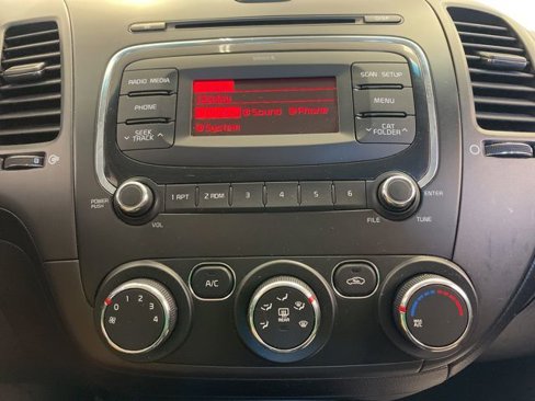 Used 2018 Kia Forte LX image 17