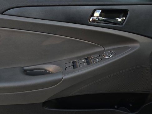Used 2012 Hyundai Sonata SE w/ Navigation & Sunroof Pkg image 16