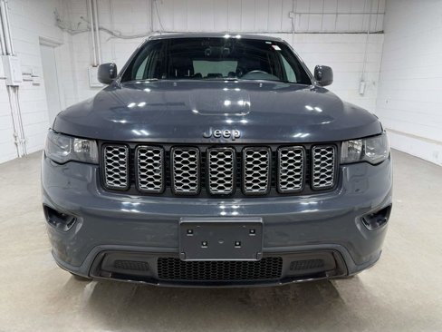 Used 2018 Jeep Grand Cherokee Altitude image 2