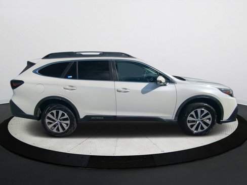Used 2022 Subaru Outback Premium image 3
