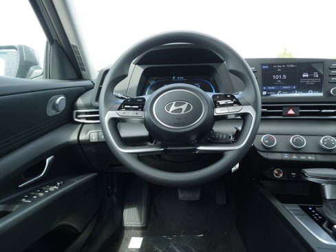 New 2025 Hyundai Elantra SE image 20