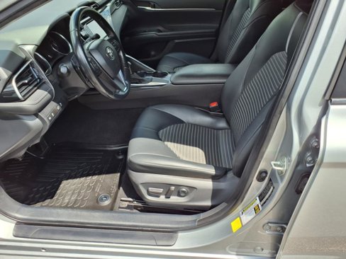 Used 2020 Toyota Camry SE image 10