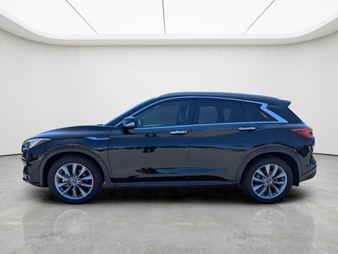 Certified 2021 INFINITI QX50 Essential w/ Convenience Package image 3