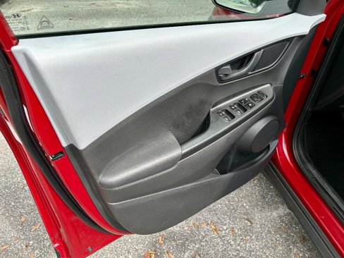 Used 2021 Hyundai Kona SE image 11