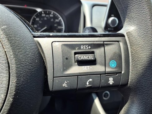 Used 2023 Nissan Rogue SV image 22