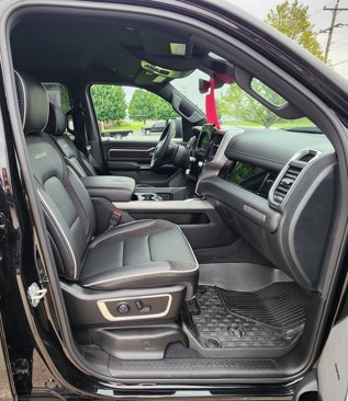 Used 2025 RAM 1500 Laramie w/ Night Edition image 21