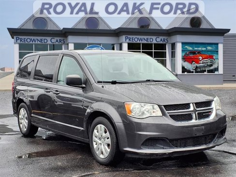 Used 2018 Dodge Grand Caravan SE w/ UConnect Hands-Free Group image 1
