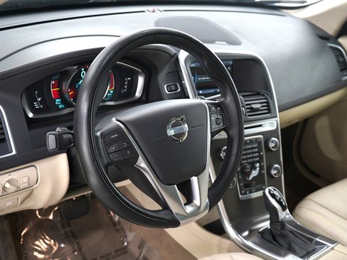 Used 2015 Volvo XC60 T6 Platinum image 21