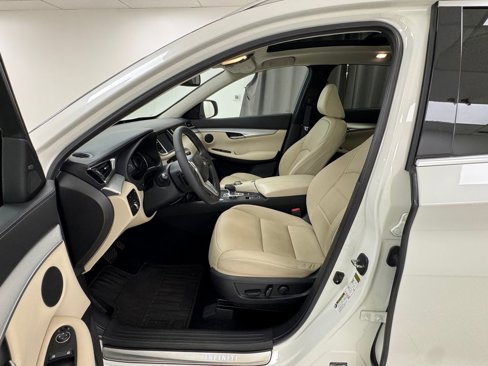 Used 2020 INFINITI QX50 Luxe w/ Navigation Package image 10