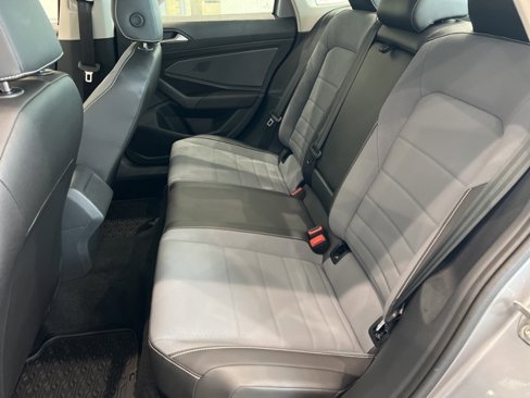 Used 2025 Volkswagen Jetta SE image 14