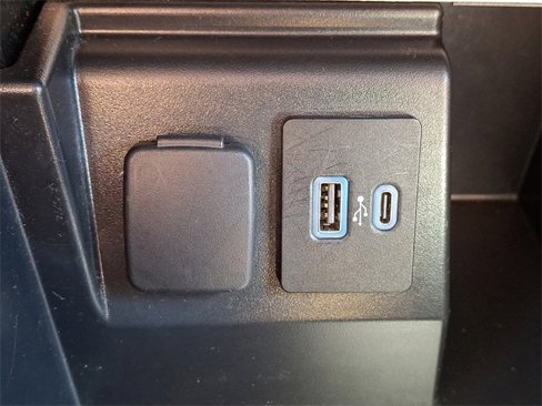 Certified 2021 Ford Explorer XLT image 23