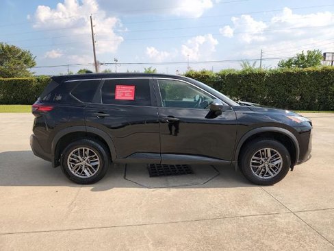Certified 2021 Nissan Rogue S image 4